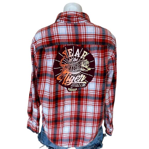 Stranger Things Plaid Flannel Shirt MEDIUM Oversize Unique Hawkins Tigers - Picture 1 of 5
